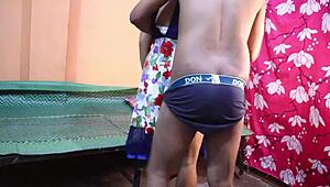 सौतेला भाई देसी बहन को डॉगी में जोरदार ठोकता है कराहने तक