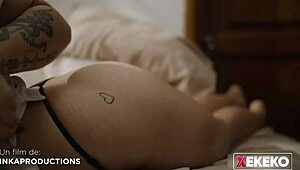 mi vecina colombiana con tetas enormes se deja follar por fotos y pies.