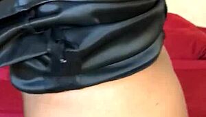 ebony milf vibes her wet pussy hard with toy then pees everywhere on herself