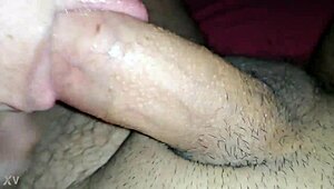 Girlfriend delivers rich morning blowjob with peruvian amateurs swallowing cumshot eagerly