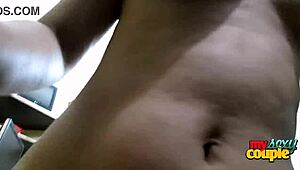 सोनिया नॉर्थ इंडियन भाभी को पति ने बेडरूम फ्लोर पर क्रिम्पाई किया