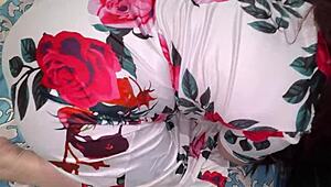 सौतेला बेटा ठंडी सौतेली मां को घर में गर्म करने बुलाता है