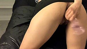 hey slutty arab teases wet pussy just for you