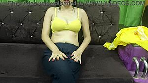 देसी नौकरानी मुल्किन उंगली करती फिर मनोज को गहरा चोदा गंदी हिंदी बातें