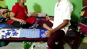 मास्टर जी ने हॉर्नी स्टूडेंट लड़की की स्कर्ट उठाई जोरदार हार्डकोर चुदाई काउगर्ल क्रीमपाई मोटा लंड चूची चूसा हिंदी चीखें