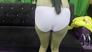 देसी नौकरानी मुल्किन उंगली करती फिर मनोज को गहरा चोदा गंदी हिंदी बातें