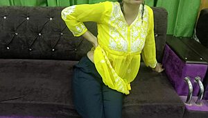 देसी नौकरानी मुल्किन उंगली करती फिर मनोज को गहरा चोदा गंदी हिंदी बातें