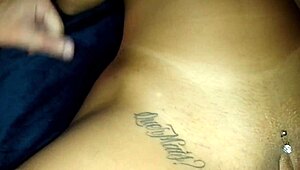 fudendo com a casada ENQUANTO ela faz CHAMADA com o corninho no celular