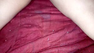 हॉट देसी भाभी देवर को बहलाकर गंदी चुदाई करवाती