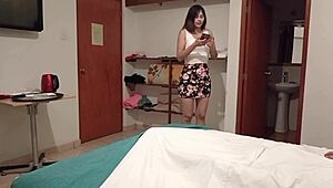 la novia de mi amigo me da las gracias con boquita tetita y coñito por alojamiento