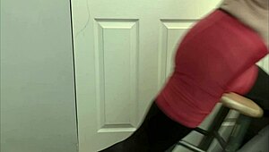 whoa grinding that ass on the stool in tight black tights and red shorts 😈💦