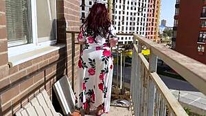 सौतेला बेटा ठंडी सौतेली मां को घर में गर्म करने बुलाता है