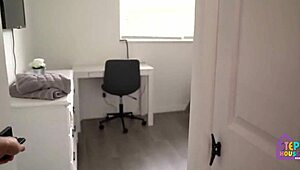 Can you imagine this horny bimbo milf slut banging everyone at home?