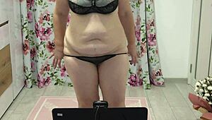 Juicy pawg milf shakes thong ass closeup on cam! Chubby figure fetish home show