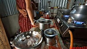 सर्वेंट ने सेक्सी 18 साल की लड़की के साथ किचन में डीपथ्रोट बेंटओवर डॉगी चुदाई पकाई