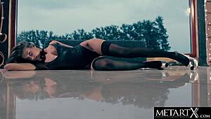 whoa beautiful babe with perfect body fingers herself to wild orgasm!