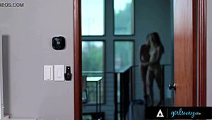 hairy housewife cheats licks rimjobs delivery girl riley reid all over house