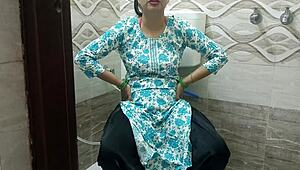 शरारती सौतेला बेटा खूबसूरत सौतेली मां को गंदी बातें करते चोदता है