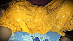 पति शहर बाहर हो तो सौतेली मां की क्रीमी गीली चूत चोदकर स्क्वर्टिंग क्रीमपाई