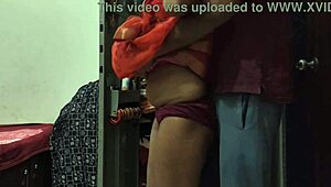 मेड क्लीनिंग क्लोज़ेट में मालिक घुसा और चूत अच्छे से भर दी