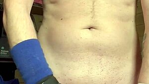 hey, watch her toy pussy outdoors till she squirts hard