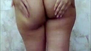 हॉट इंडियन लड़की बाथरूम में गीली चूत में उंगली डाल हिंदी गंदी बातें