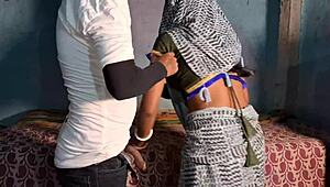 देसी हॉट भाभी घर में पूरी गांड उंगली, केला गले तक चूसकर जोरदार चूत चुदाई लेती है