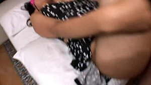 देखो हॉट बस्टी कॉलेज कोएड बड़े नेचुरल चूचों वाली अपनी गर्लफ्रेंड को धोखा देकर क्लास बाद बेस्ट फ्रेंड से जोरदार चोदी