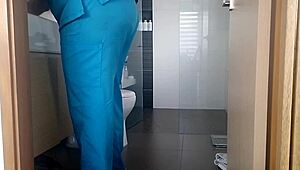 ब्राजीलियन लैटिना नौकरानी किचन काउंटर पर झुककर विशाल डिल्डो से डॉगीस्टाइल चुदाई