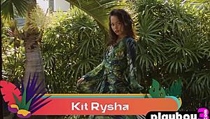 kit rysha teases round ass