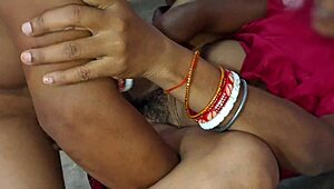 देसी भाभी घर वर्जिन लड़के से हार्डकोर चुदाई चूत फूल फैलाकर हिंदी सिसकी