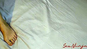 her hubby blindfolds her so i can fuck while he watches 😈