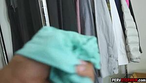 Man, that busty MILF stepmom's wet pussy smell drives stepson crazy!