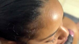 सौतेली बहन स्टेपब्रो के मॉन्स्टर लंड की डिमांड कर रफ चुदाई मांग रही