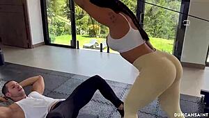 Gym empty so muscular latina bodybuilder with huge ass squats and squirts on trainer cock