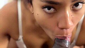 सौतेली बहन स्टेपब्रो के मॉन्स्टर लंड की डिमांड कर रफ चुदाई मांग रही