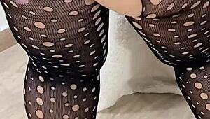 बड़ी गांड वाली ब्लोंड मैच्योर लिंगरी में रिस्की क्रीमपाई सिडक्शन