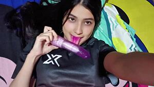 colombiana housewife teases her juicy pussy with toys at home