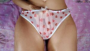 क्या लंड रगड़ने से अब उसकी चूत गीली हो रही?