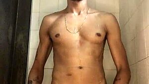 whoa! novinho's thick cock handjob explodes cum in shower while homemade interracial punheta