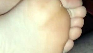 Homemade Barefoot Girlfriend Footjob Ends in Huge Cumshot