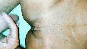 देसी भाभी की कड़क चुदाई से 18+ लड़की की चूत फट गई!