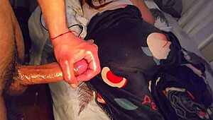 सौतेली बेटी के कमरे में घुसा सोती देखा फिर सुबह गहरी क्रीमपाई पंप की