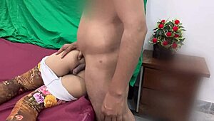 इंडियन सौतेली बहन को सौतेले भाई की क्रूर गांड चुदाई से दर्द चीख