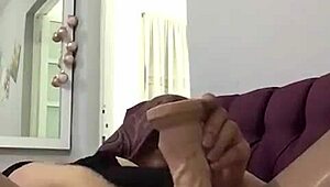 mature babe fingers herself to ecstasy