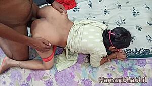 टाइट सलवार लेगिंग्स में इंडियन भाभी लुभाकर चुदाई