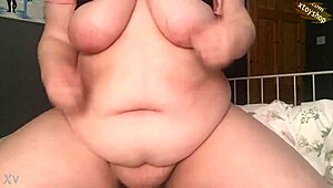 hot bbw teen rides deodorant bottle in homemade masturbation clip