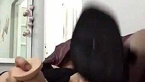 mature babe fingers herself to ecstasy