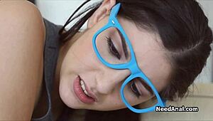 omg this teen in blue glasses bends over perfectly for some hot anal fun 😍🔥