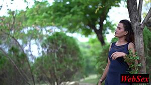 देसी लड़की प्रेमी से मिली रोमांटिक आउटडोर चुदाई के लिए 😍💋